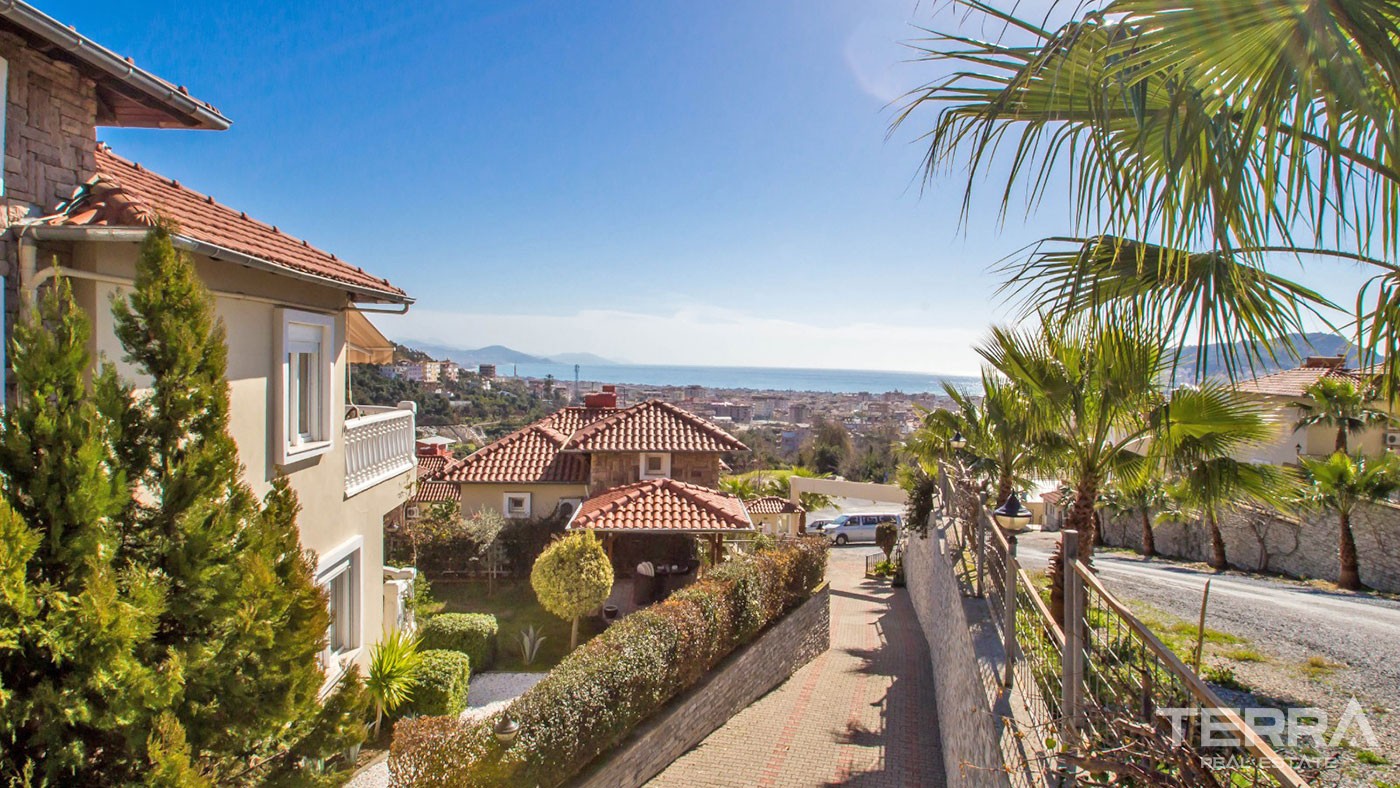 Sea View and Fully Equipped Detached Villa for Sale in Alanya Tepe - 40506