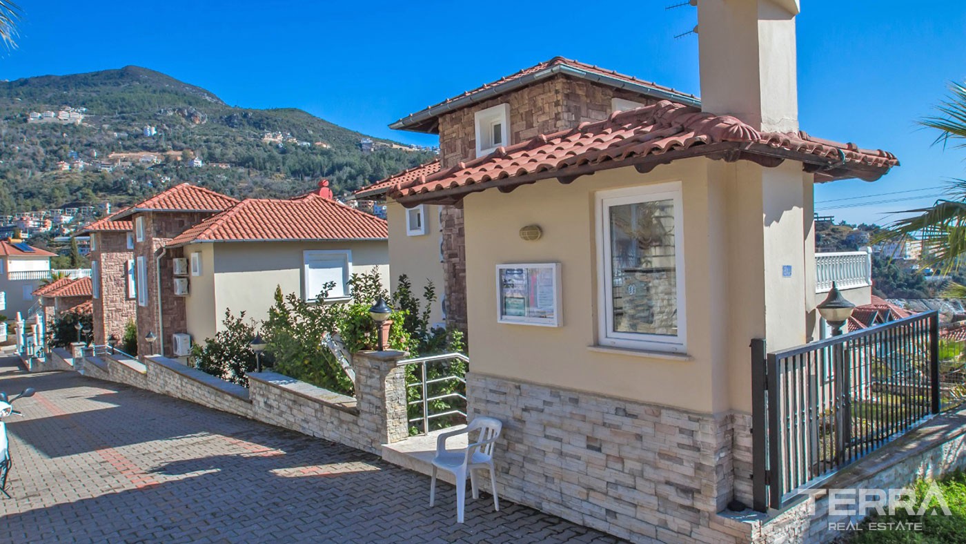 Sea View and Fully Equipped Detached Villa for Sale in Alanya Tepe - 40509