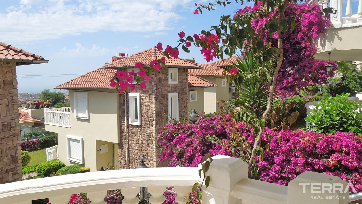 Sea View and Fully Equipped Detached Villa for Sale in Alanya Tepe - 40511