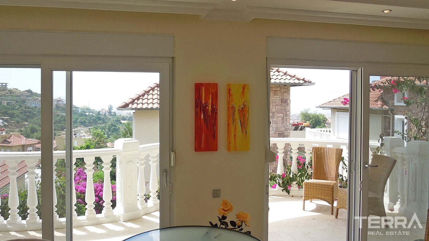 Sea View and Fully Equipped Detached Villa for Sale in Alanya Tepe - 40519