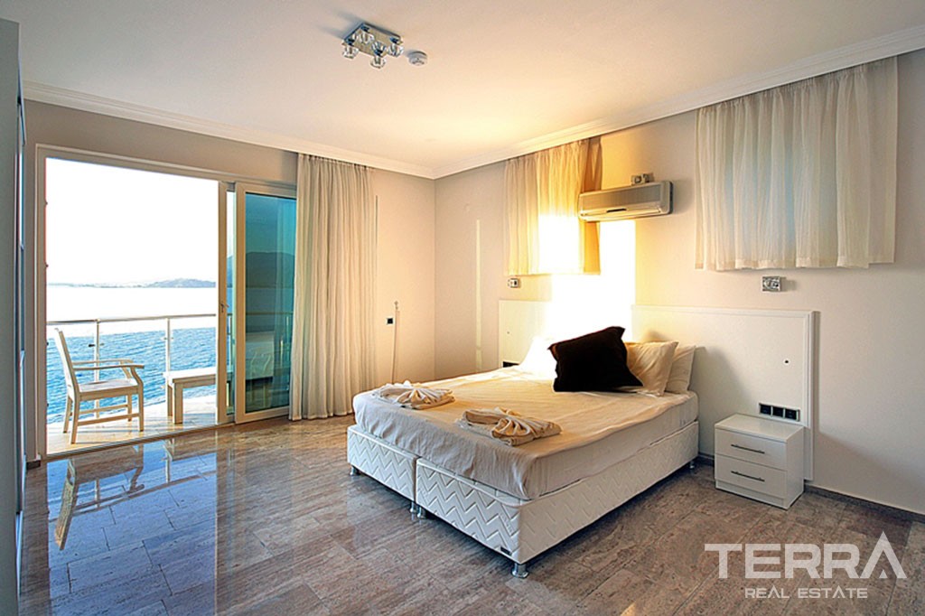 Exclusive Seafront Villa for Sale on Şövaliye Island Fethiye - 40786