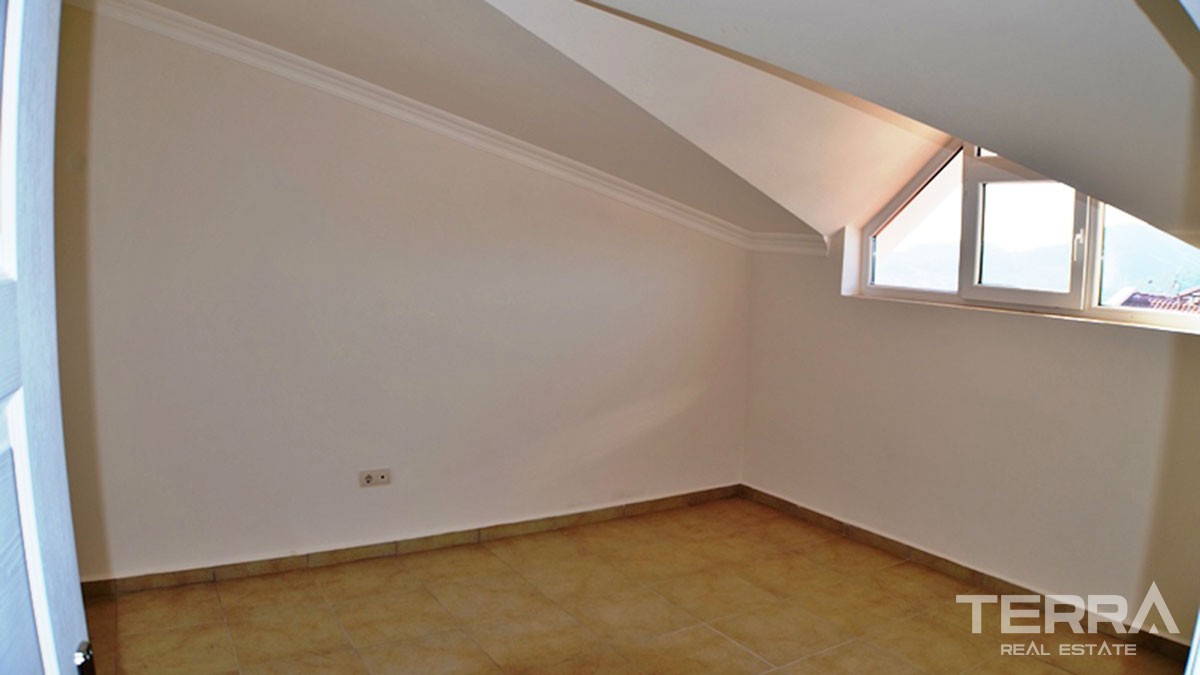 Bargain Penthouse with Shared Pool for Sale in Ovacık Fethiye - 41551