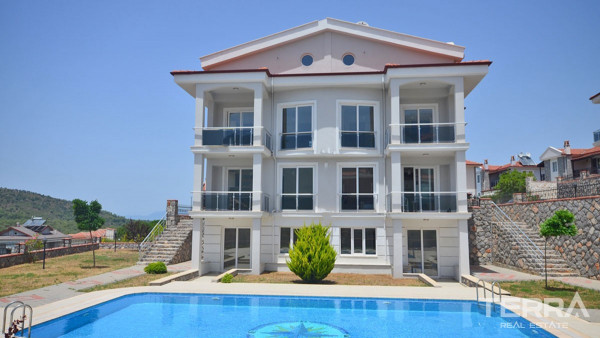 Appartement Penthouse Dans une Résidence Avec Piscine Commune à Ovacık