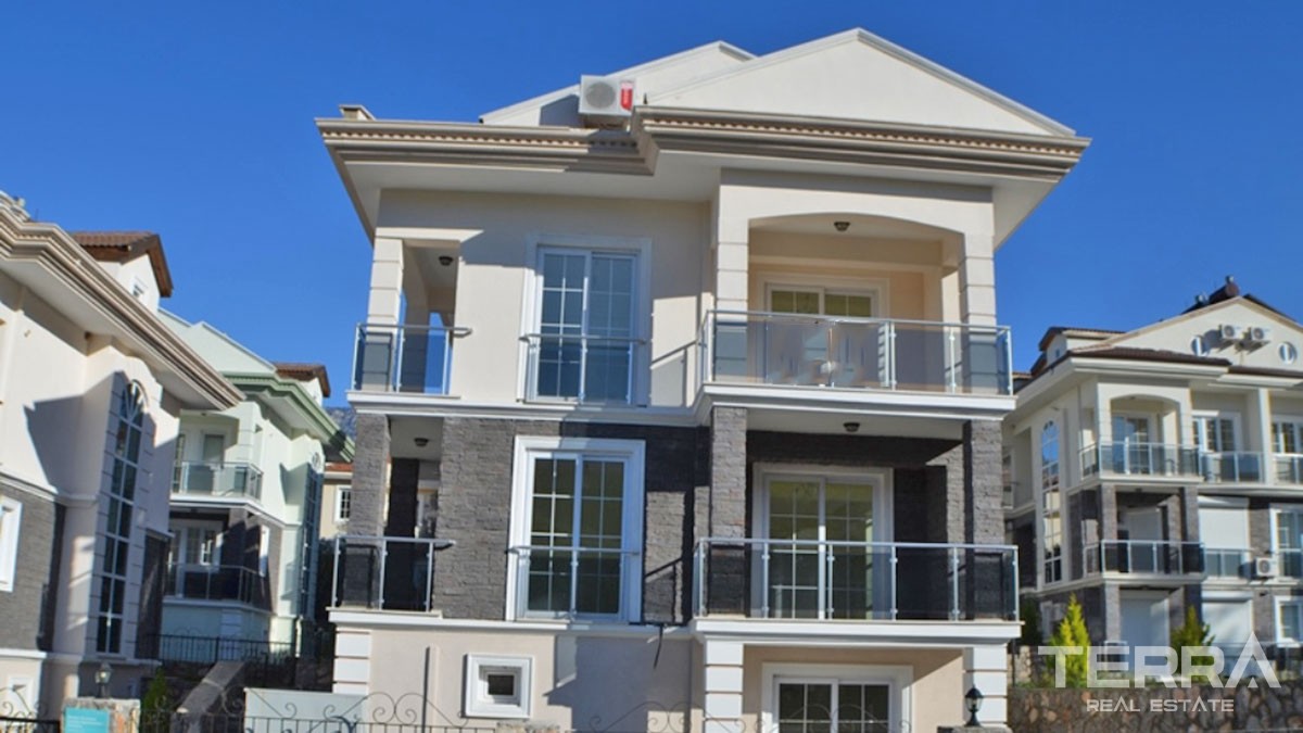 Люксовая Вилла с Частным Бассейном на Продажу в Хисароню - 41555