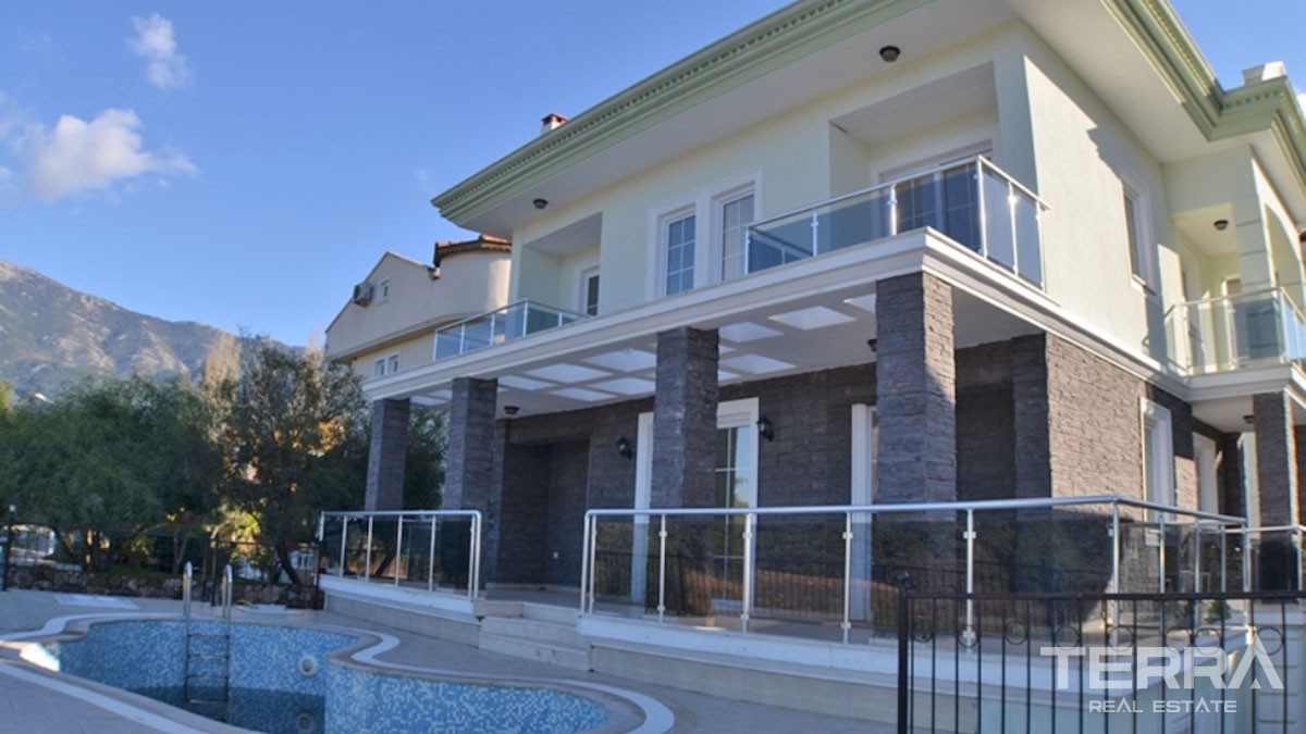 Люксовая Вилла с Частным Бассейном на Продажу в Хисароню - 41558