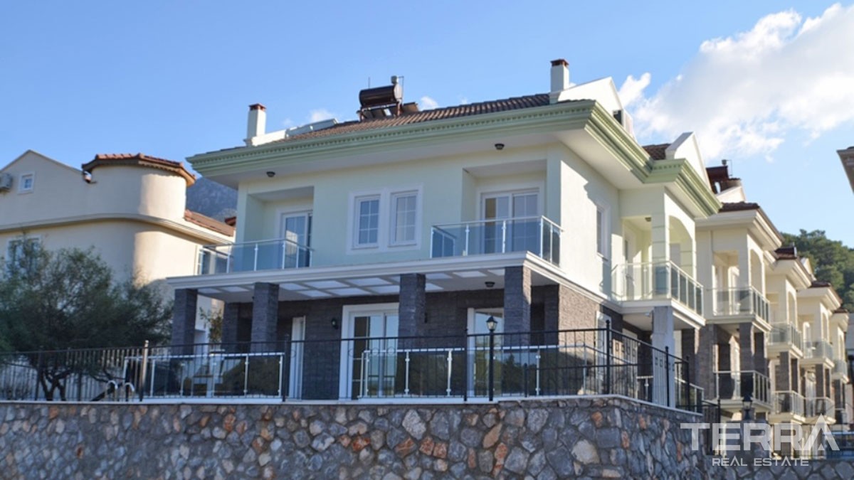 Люксовая Вилла с Частным Бассейном на Продажу в Хисароню - 41560