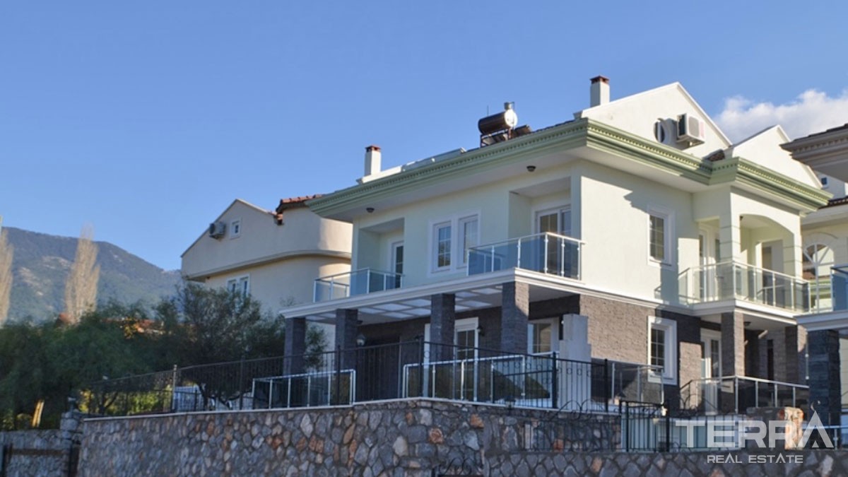 Люксовая Вилла с Частным Бассейном на Продажу в Хисароню - 41561