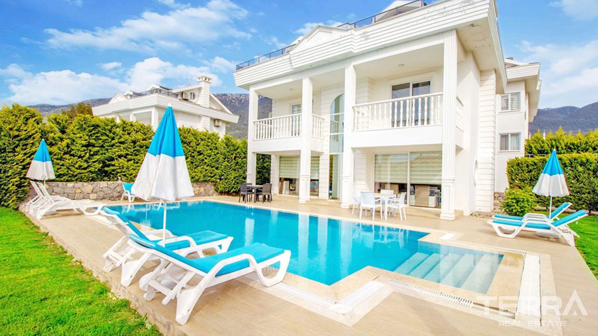 Grande Villa Avec Piscine Privée à Hisarönü Dans un Secteur Recherché - 42214