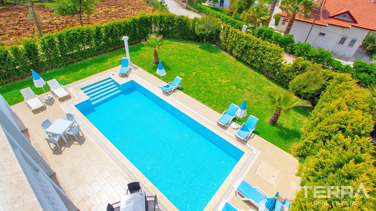 Grande Villa Avec Piscine Privée à Hisarönü Dans un Secteur Recherché - 42215