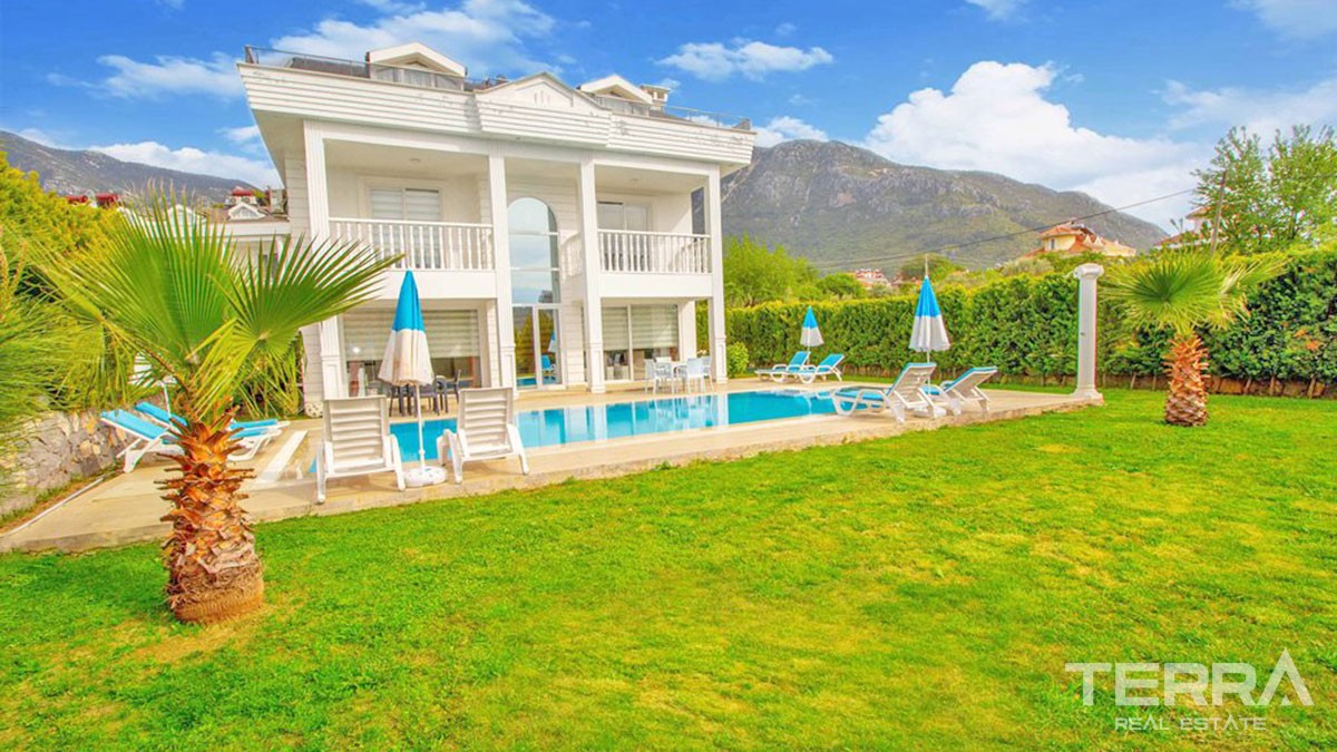 Grande Villa Avec Piscine Privée à Hisarönü Dans un Secteur Recherché - 42217