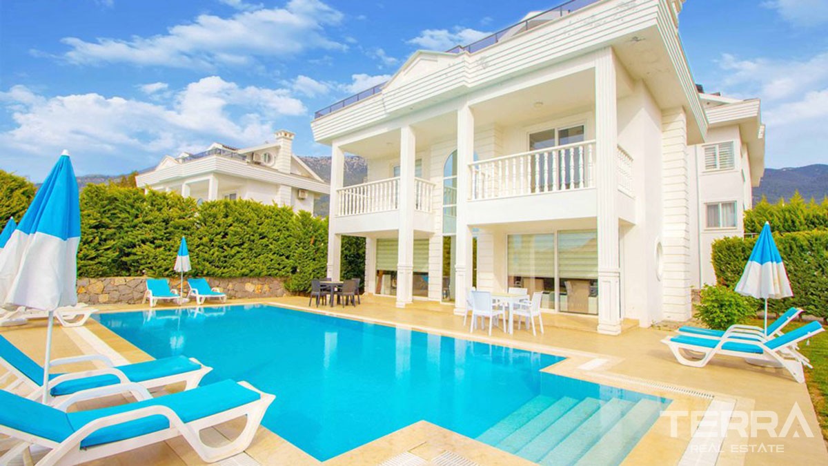 Grande Villa Avec Piscine Privée à Hisarönü Dans un Secteur Recherché - 42221