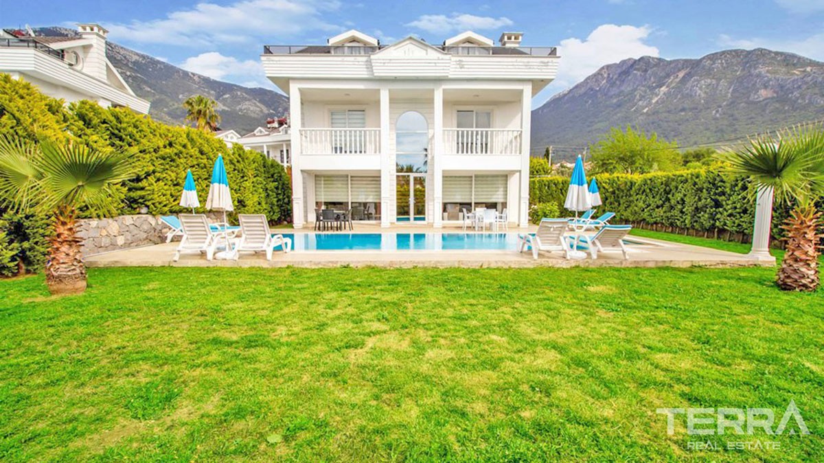 Grande Villa Avec Piscine Privée à Hisarönü Dans un Secteur Recherché - 42222