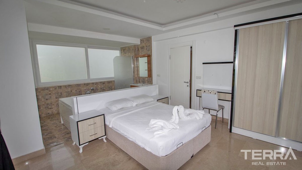 Grande Villa Avec Piscine Privée à Hisarönü Dans un Secteur Recherché - 42225