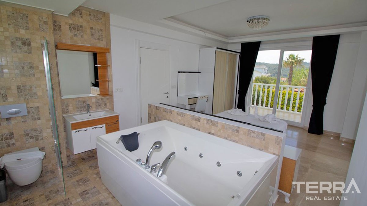 Grande Villa Avec Piscine Privée à Hisarönü Dans un Secteur Recherché - 42226