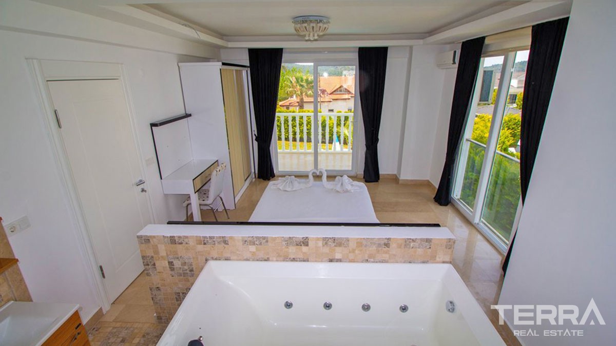 Grande Villa Avec Piscine Privée à Hisarönü Dans un Secteur Recherché - 42228