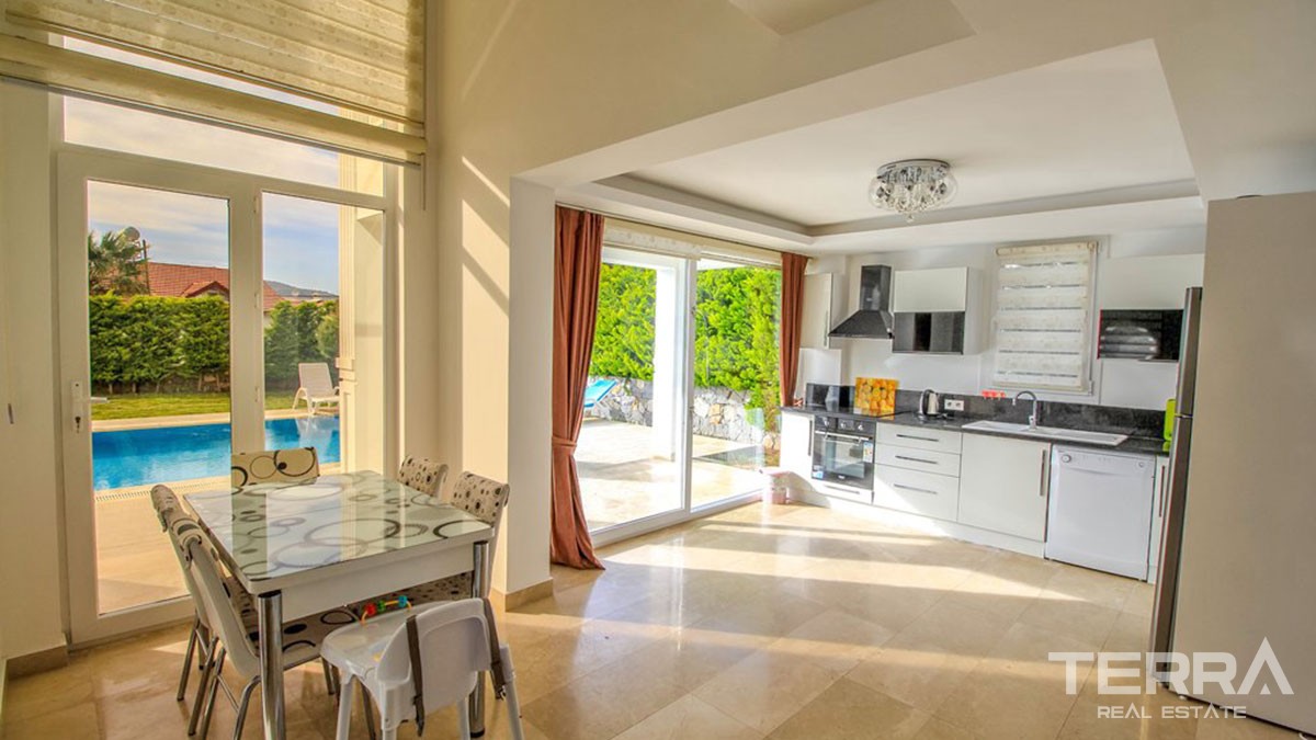 Grande Villa Avec Piscine Privée à Hisarönü Dans un Secteur Recherché - 42233