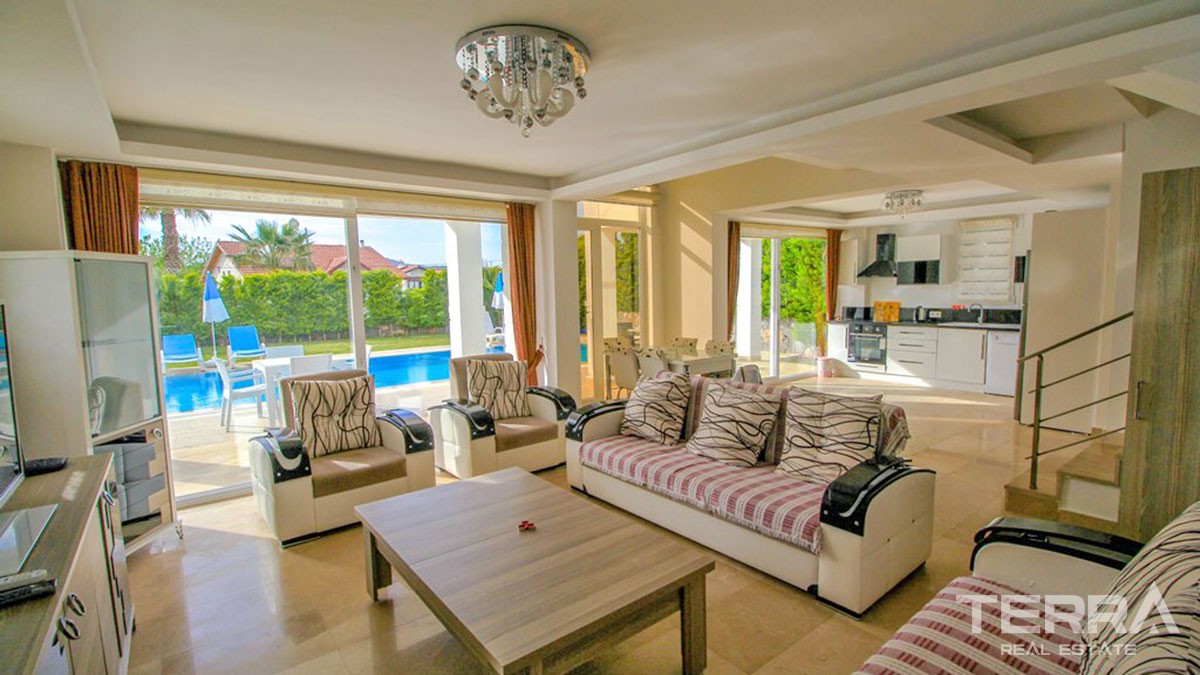Grande Villa Avec Piscine Privée à Hisarönü Dans un Secteur Recherché - 42234