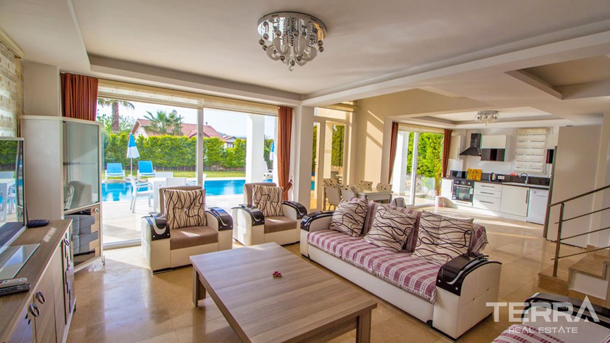 Grande Villa Avec Piscine Privée à Hisarönü Dans un Secteur Recherché - 42235