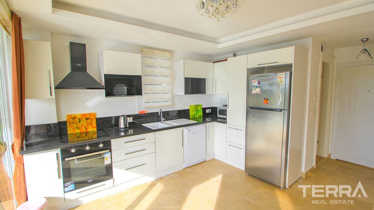 Grande Villa Avec Piscine Privée à Hisarönü Dans un Secteur Recherché - 42236