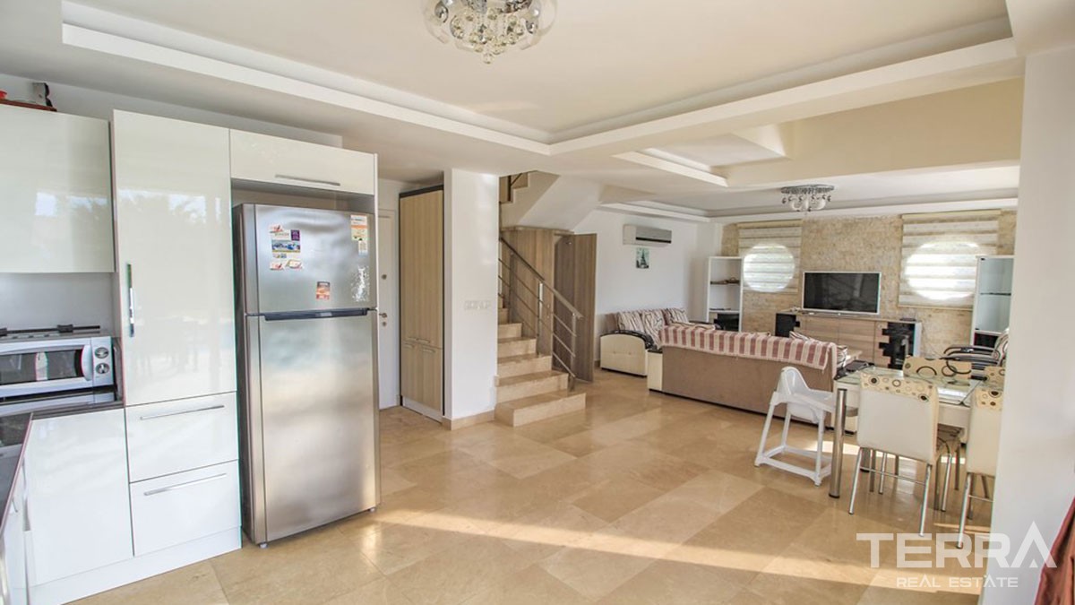 Grande Villa Avec Piscine Privée à Hisarönü Dans un Secteur Recherché - 42237