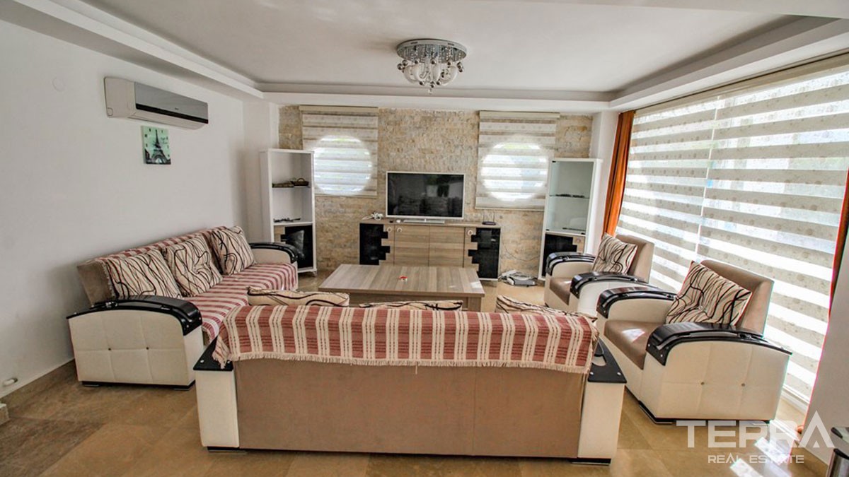 Grande Villa Avec Piscine Privée à Hisarönü Dans un Secteur Recherché - 42239