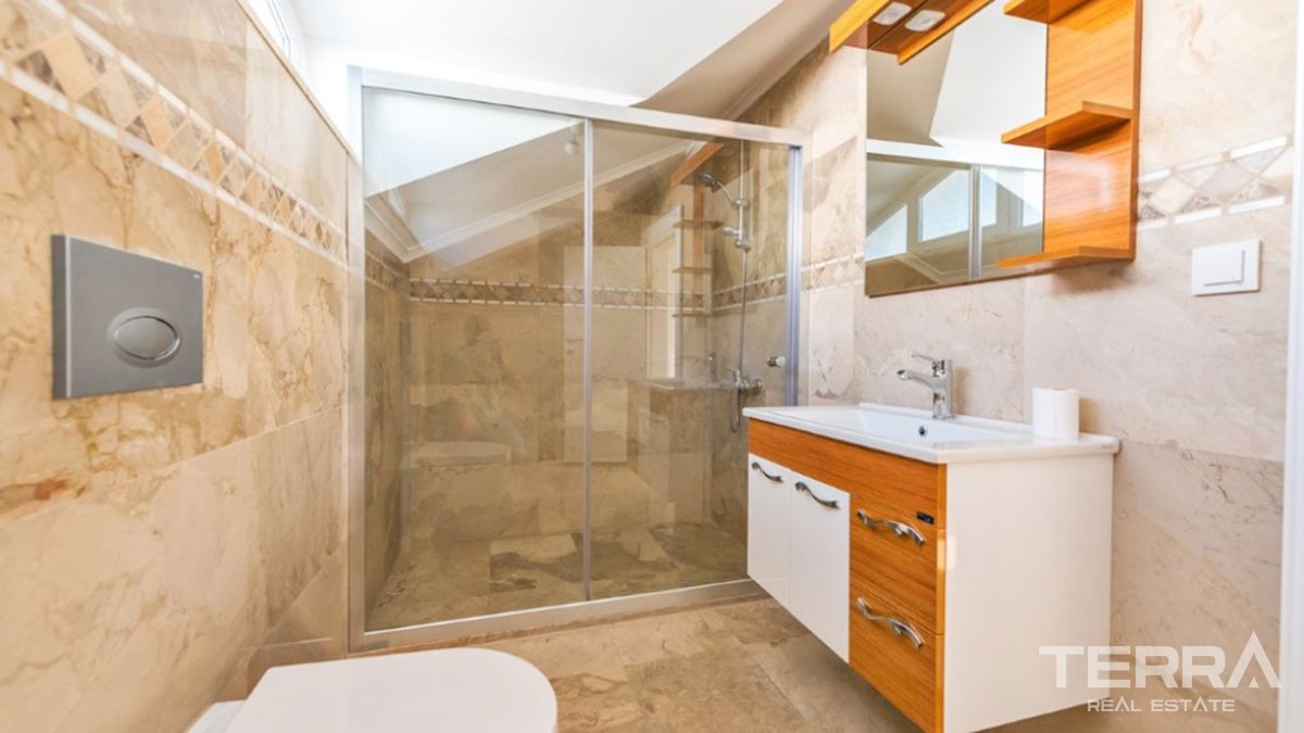 Grande Villa Avec Piscine Privée à Hisarönü Dans un Secteur Recherché - 42240