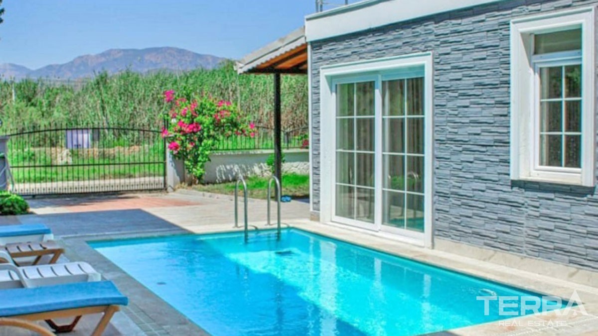 Resale Villa with Walking Distance to the Beach in Fethiye Koca Çalış - 42436
