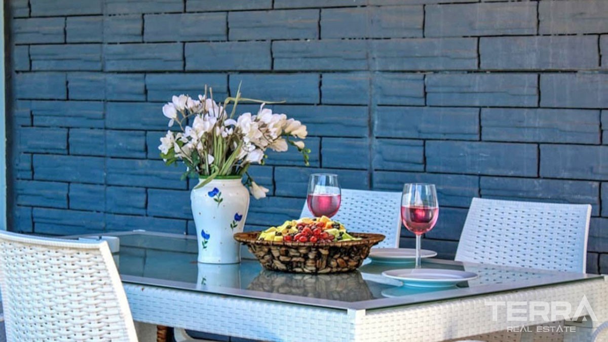Resale Villa with Walking Distance to the Beach in Fethiye Koca Çalış - 42437