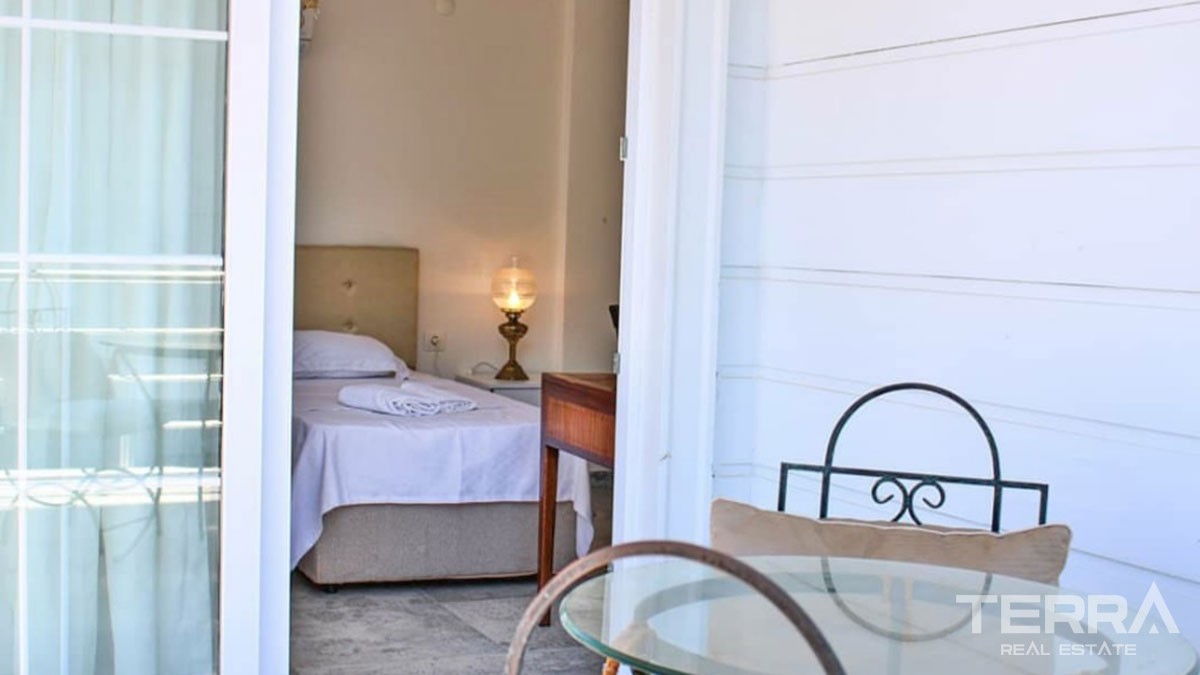 Resale Villa with Walking Distance to the Beach in Fethiye Koca Çalış - 42445