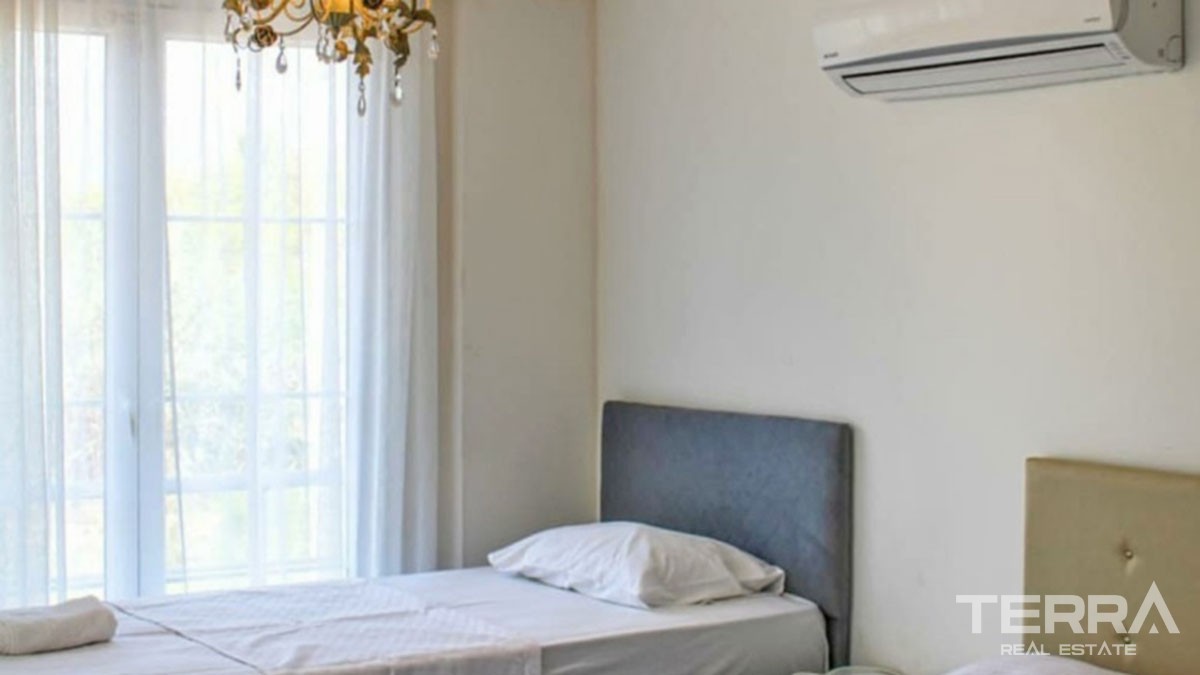 Resale Villa with Walking Distance to the Beach in Fethiye Koca Çalış - 42448