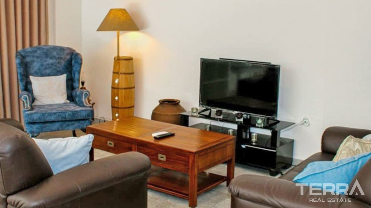 Resale Villa with Walking Distance to the Beach in Fethiye Koca Çalış - 42449