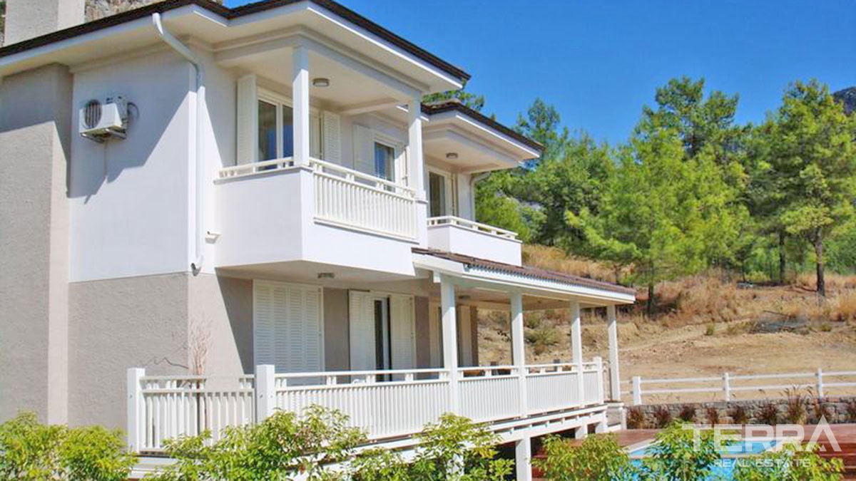 Belle Maison de Cinq Pièces Dans un Cadre Paisible à Göcek Fethiye - 42924
