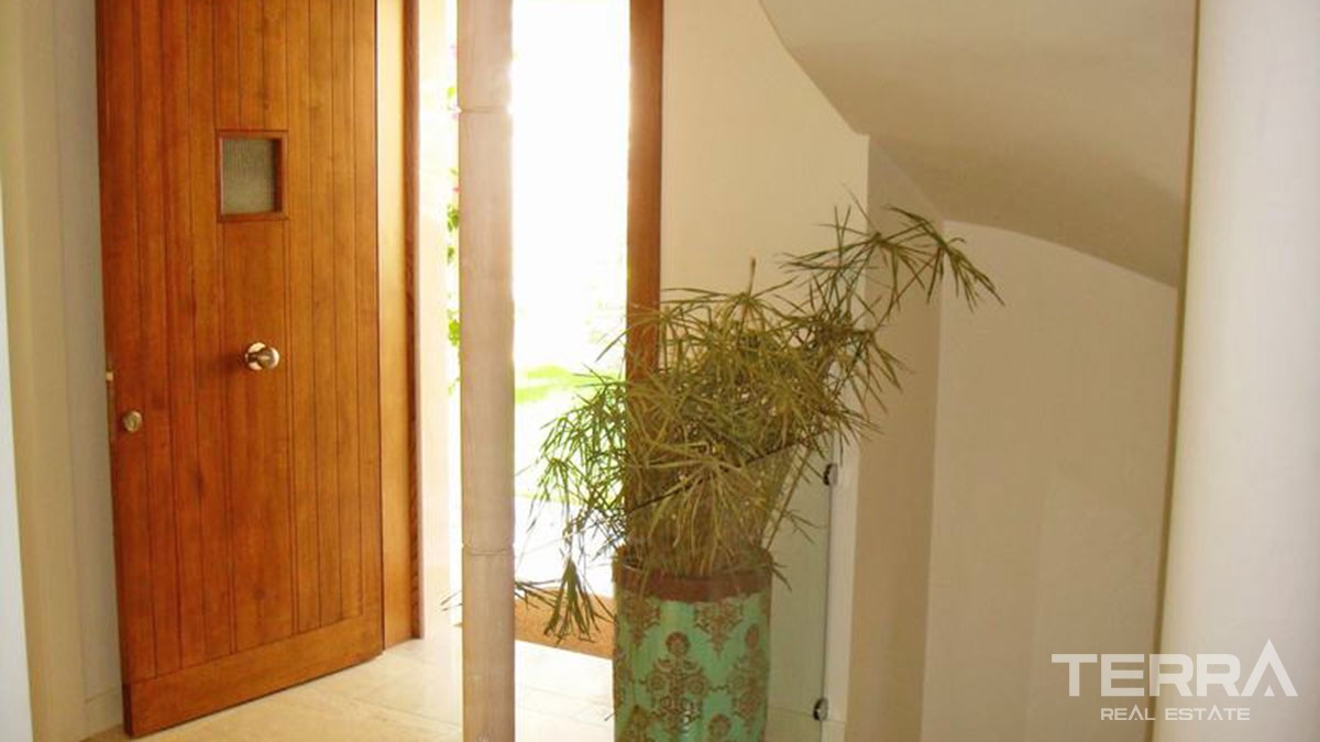 Belle Maison de Cinq Pièces Dans un Cadre Paisible à Göcek Fethiye - 42933