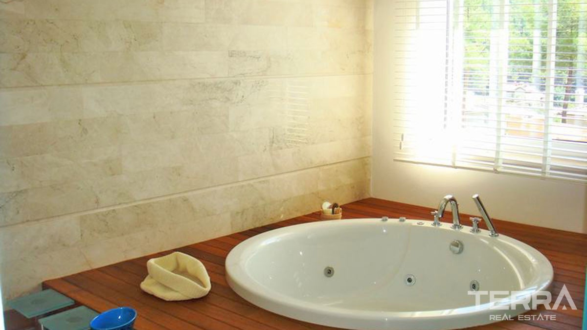 Belle Maison de Cinq Pièces Dans un Cadre Paisible à Göcek Fethiye - 42936