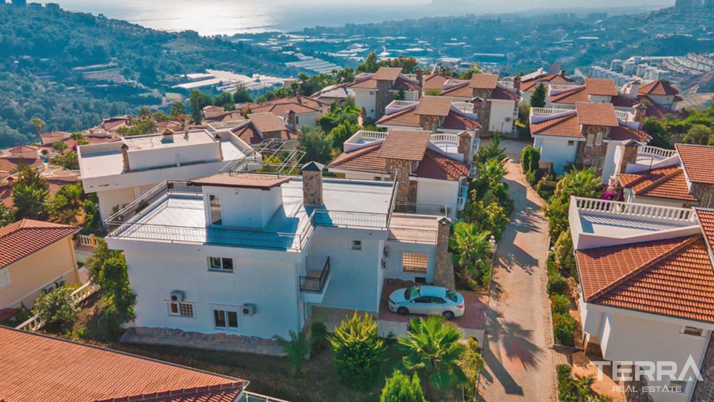 Villas with Splendid Amenities and Green Area for Sale in Alanya - 43763