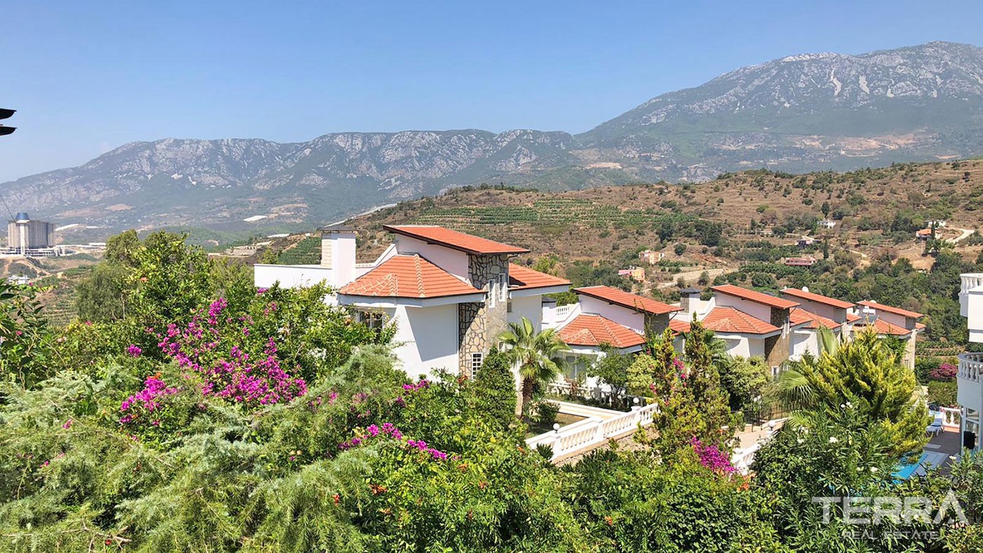 Villas with Splendid Amenities and Green Area for Sale in Alanya