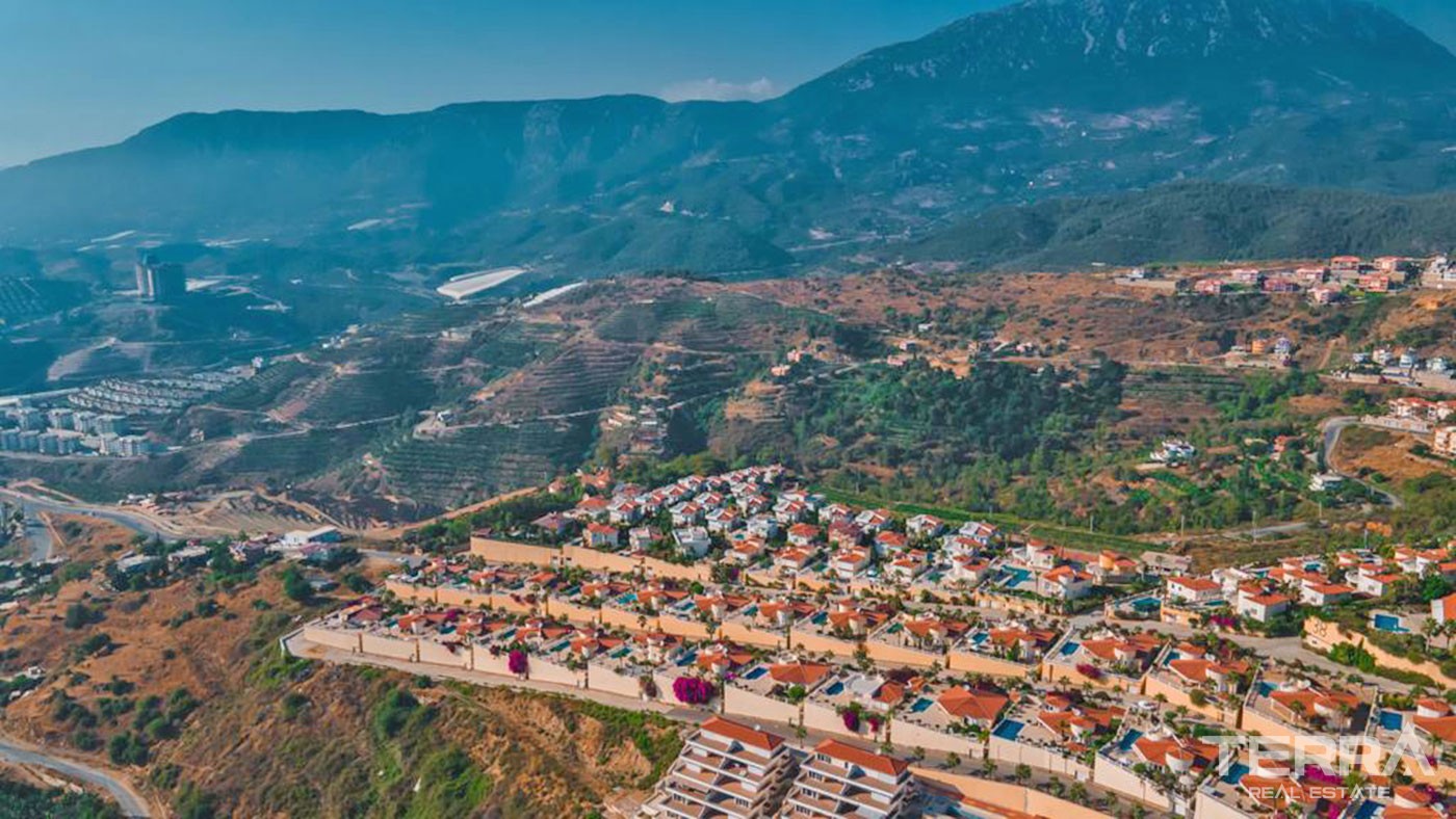 Villas with Splendid Amenities and Green Area for Sale in Alanya - 43783