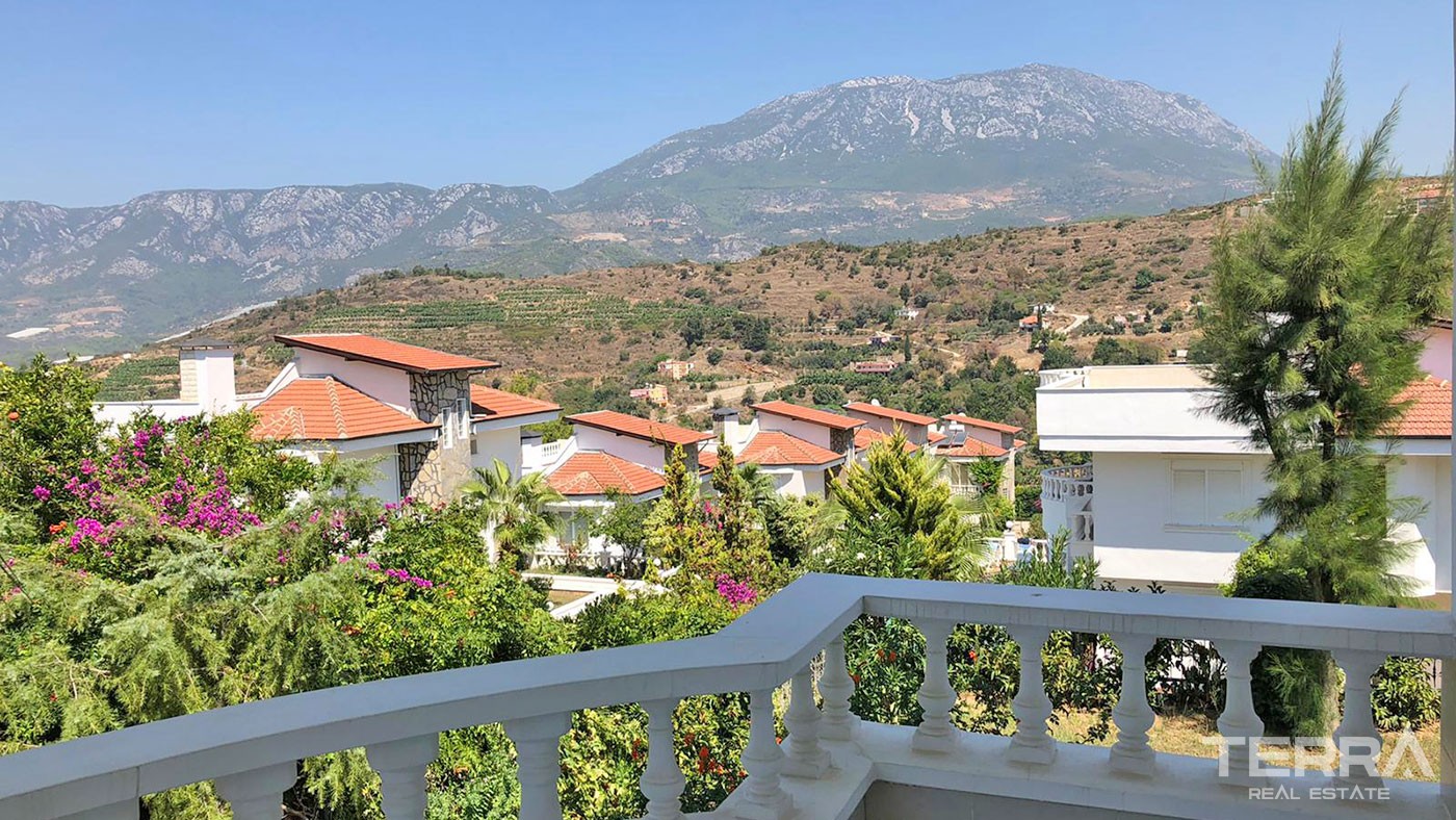 Villas with Splendid Amenities and Green Area for Sale in Alanya - 43786