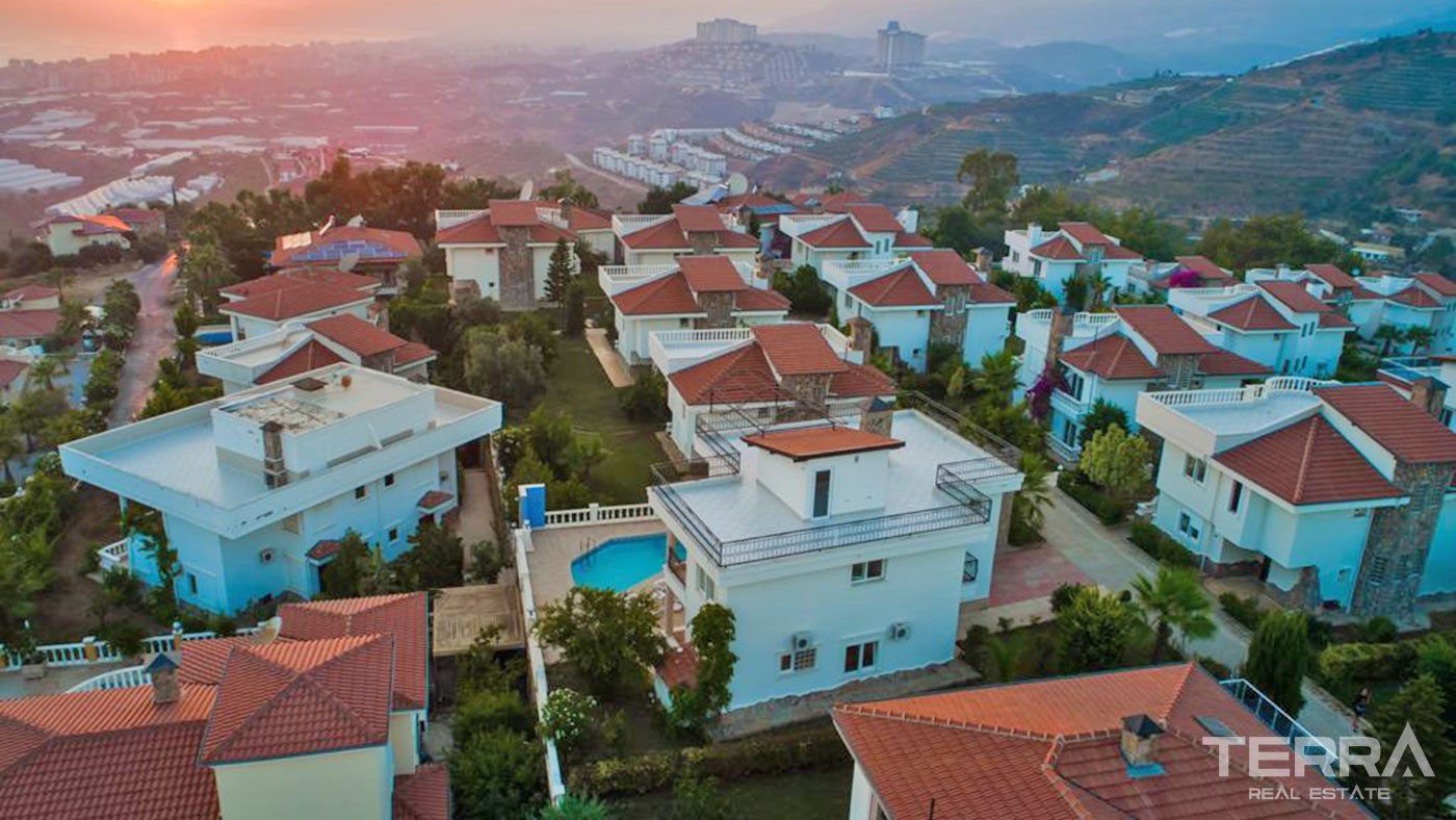 Villas with Splendid Amenities and Green Area for Sale in Alanya - 43804