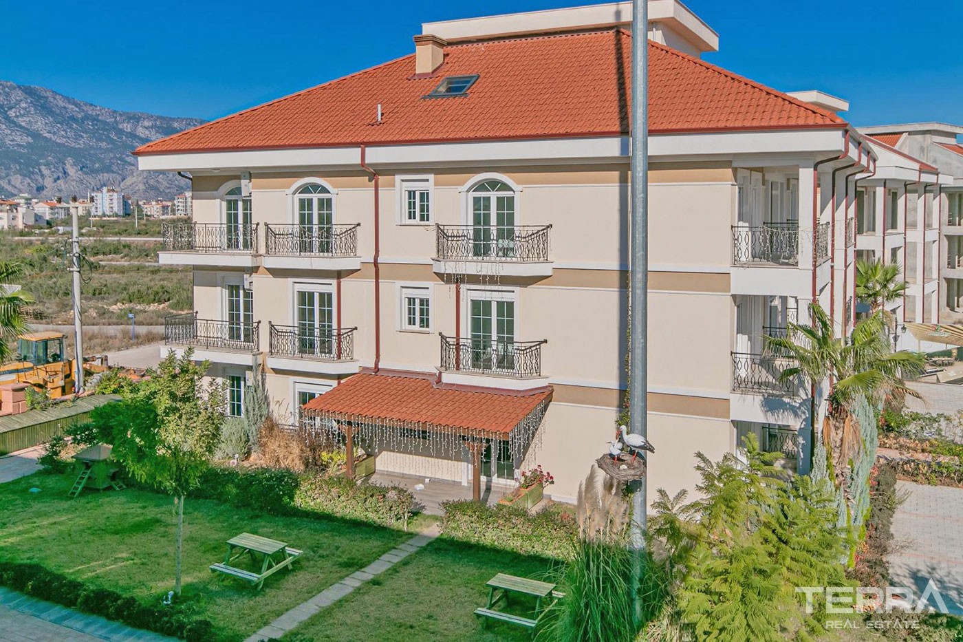 High-Quality Flats to Buy in a Luxurious Complex in Antalya Döşemealtı - 44220