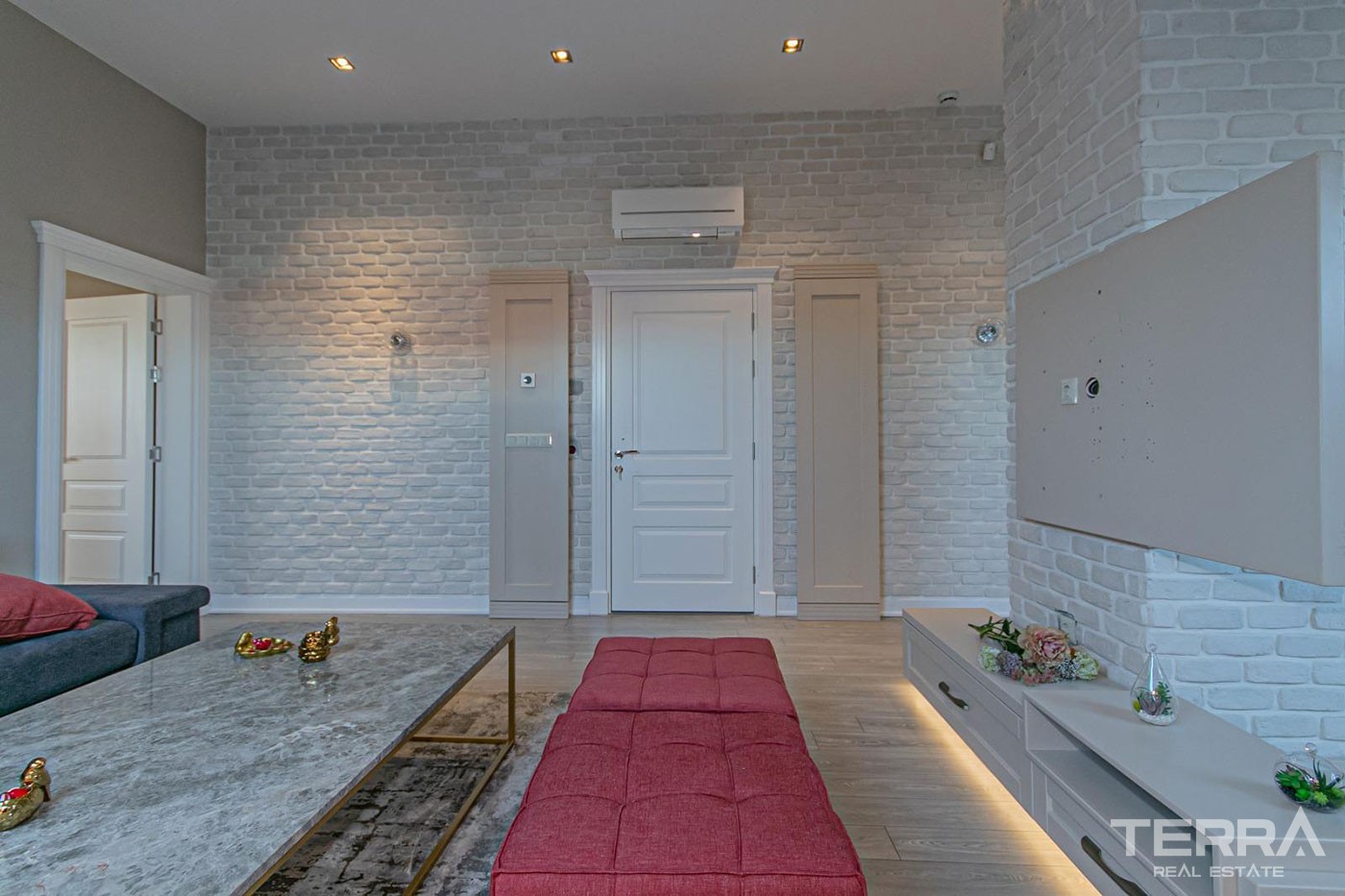 High-Quality Flats to Buy in a Luxurious Complex in Antalya Döşemealtı - 44225