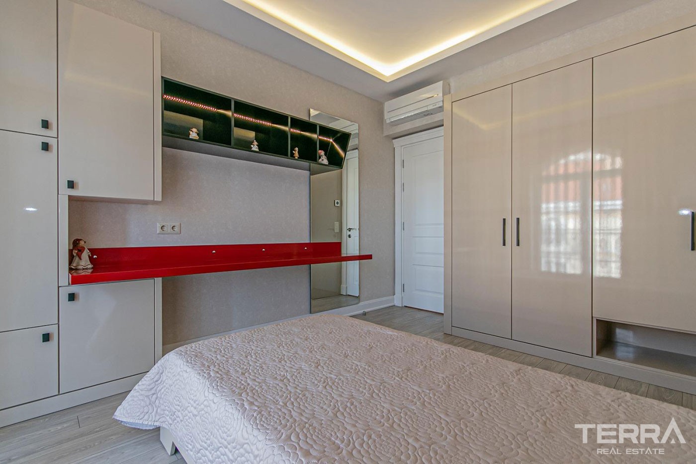 High-Quality Flats to Buy in a Luxurious Complex in Antalya Döşemealtı - 44227