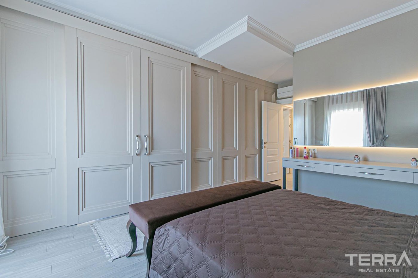 High-Quality Flats to Buy in a Luxurious Complex in Antalya Döşemealtı - 44229
