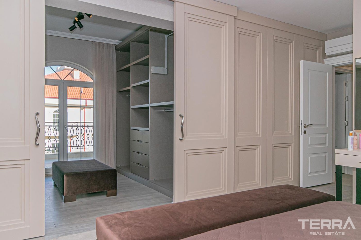 High-Quality Flats to Buy in a Luxurious Complex in Antalya Döşemealtı - 44239