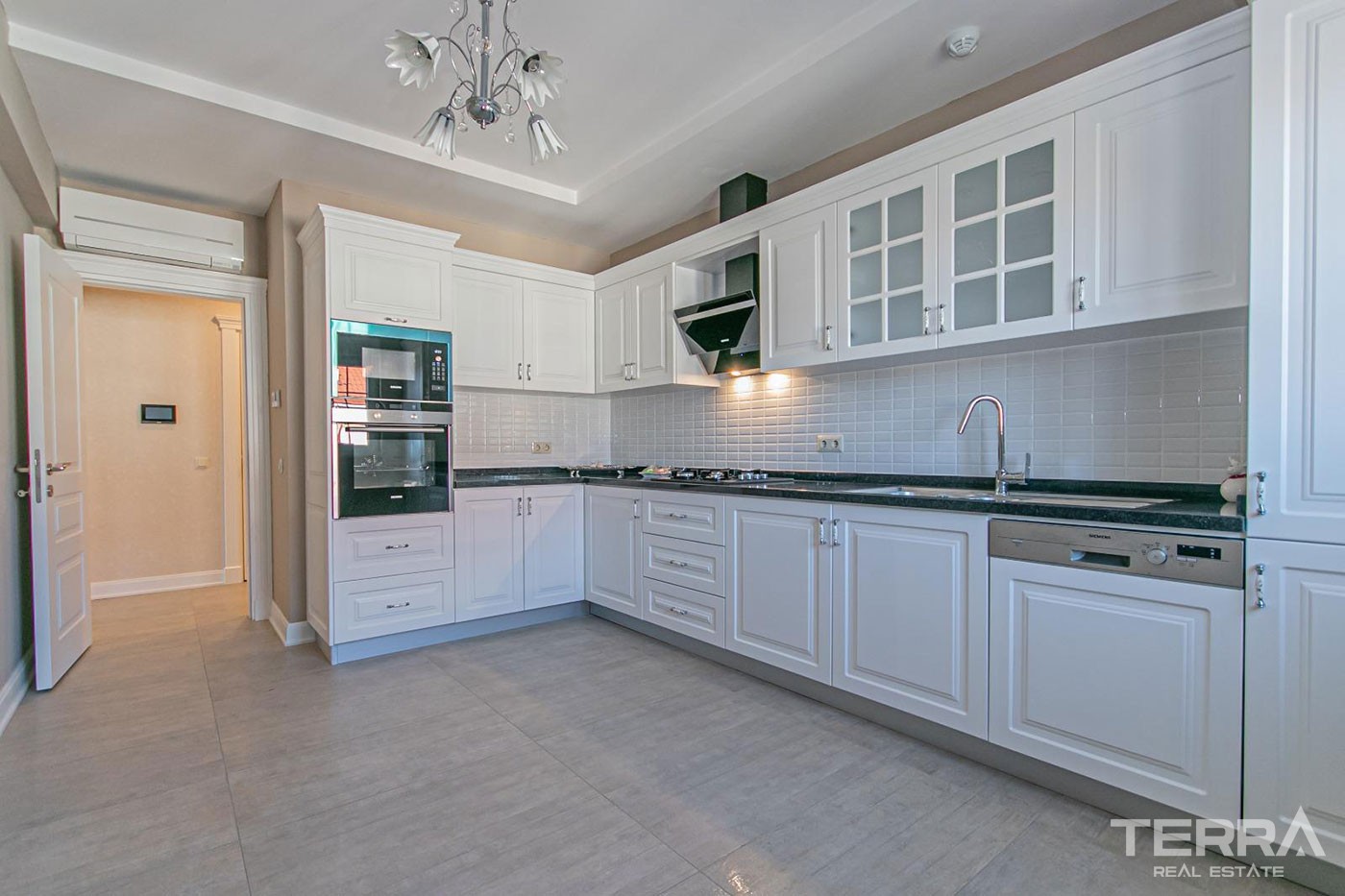 High-Quality Flats to Buy in a Luxurious Complex in Antalya Döşemealtı - 44242