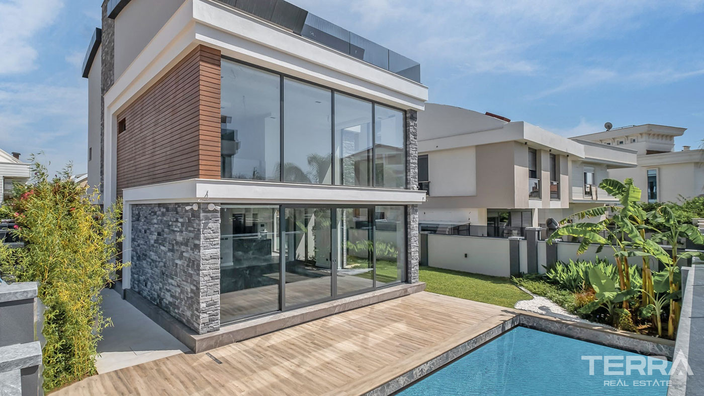 Belle Villa Individuelle Avec Cinq Chambres à Vendre à Antalya Lara - 59345