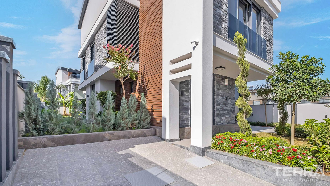Belle Villa Individuelle Avec Cinq Chambres à Vendre à Antalya Lara - 59348