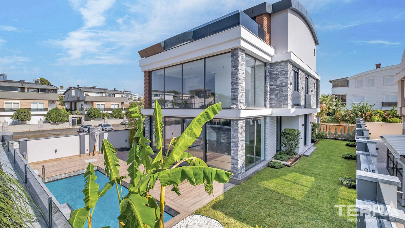 Belle Villa Individuelle Avec Cinq Chambres à Vendre à Antalya Lara - 59352