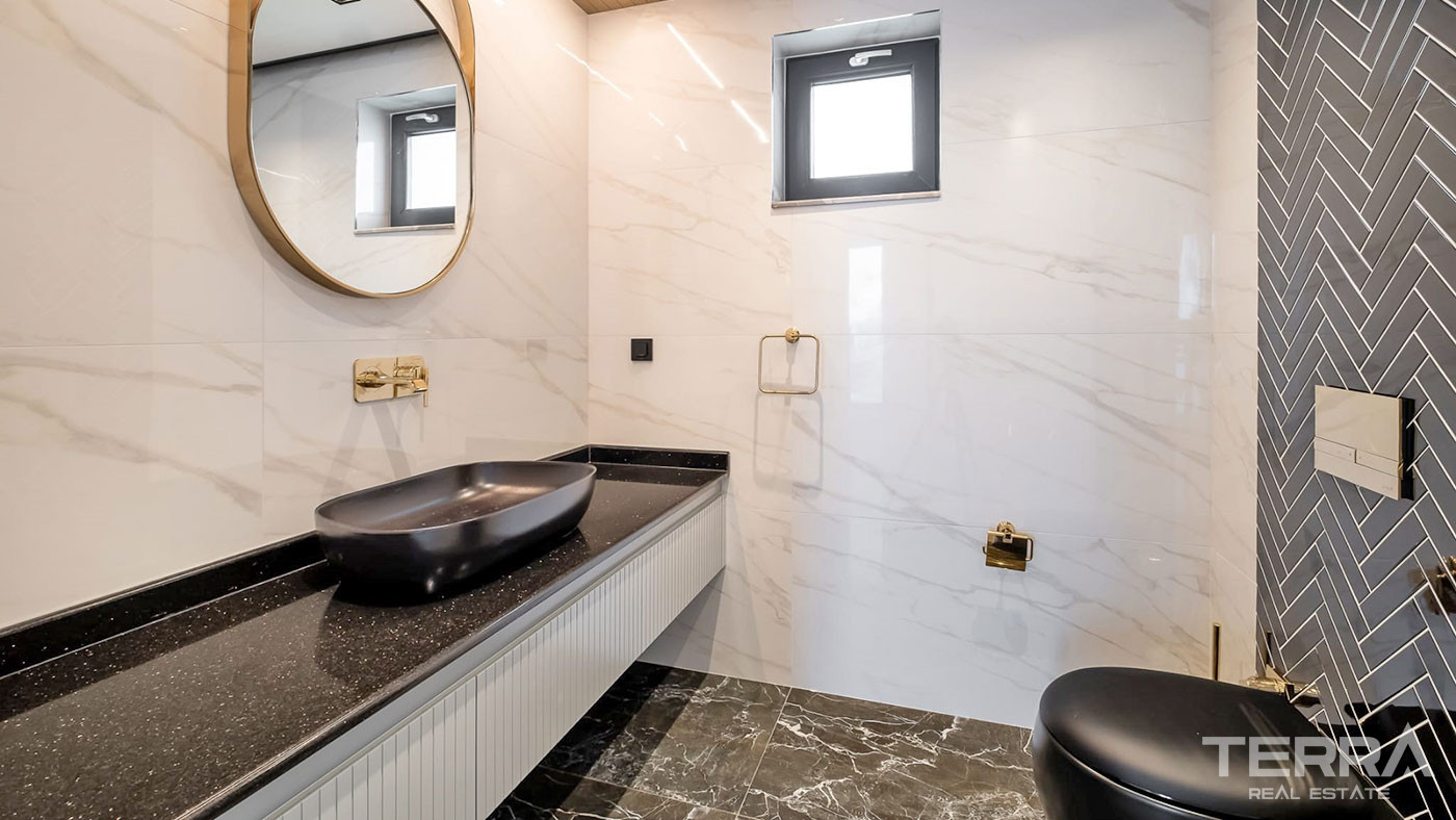 Belle Villa Individuelle Avec Cinq Chambres à Vendre à Antalya Lara - 59362