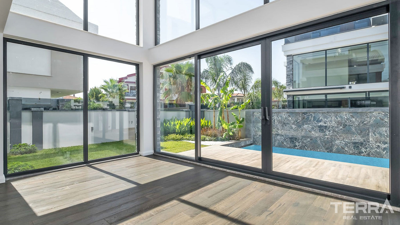 Belle Villa Individuelle Avec Cinq Chambres à Vendre à Antalya Lara - 59366